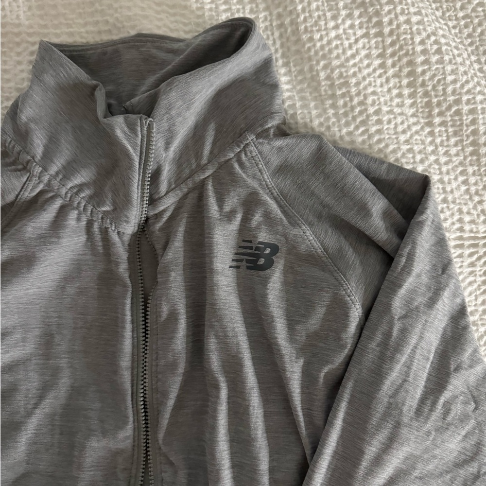 New Balance Women's Performance Jacket in Gray - Picture 2 of 3